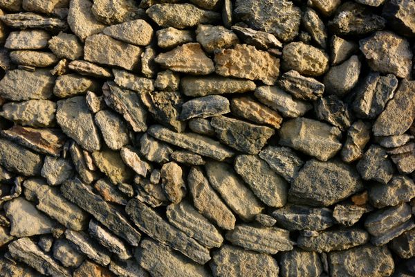 نمای نزدیک از یک دیوار سنگی خشک فاویگنا سیسیل