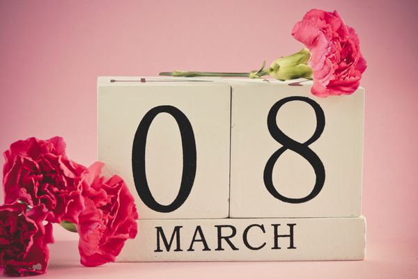 پس زمینه 8 مارس با گل پس زمینه 8 مارس روز زن با گل های میخک مبارک