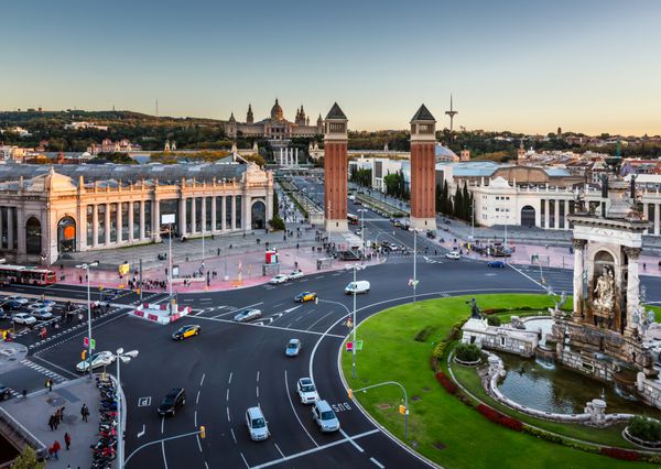 نمای هوایی در Placa Espanya و تپه montjuic با موزه هنر ملی کاتالونیا سلونا اسپانیا