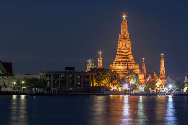 معبد وات آرون همراه با رودخانه بانکوک تایلند