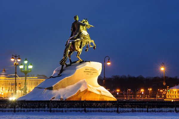 پیتر بنای یادبود بزرگ در زمستان سوارکار برنزی خ پترزبورگ روسیه