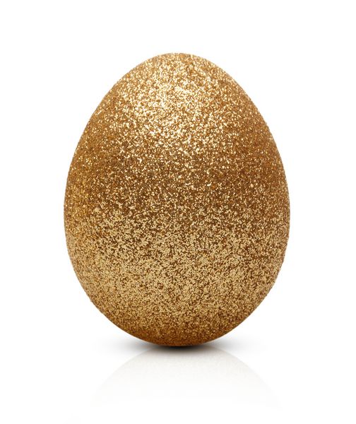 تخم مرغ های طلایی عید پاک جدا شده در پس زمینه سفید