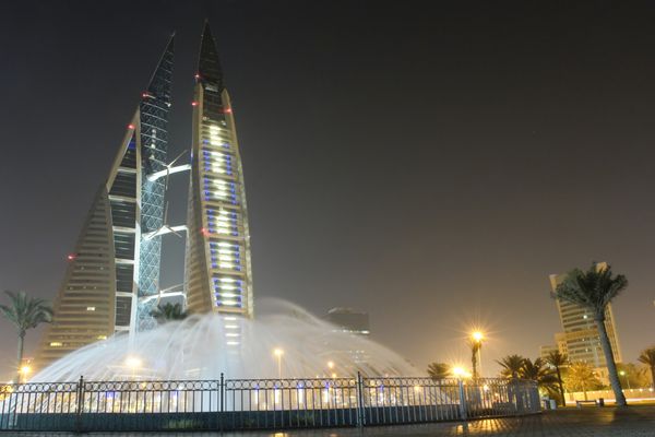 مرکز تجارت جهانی بحرین - صحنه شب