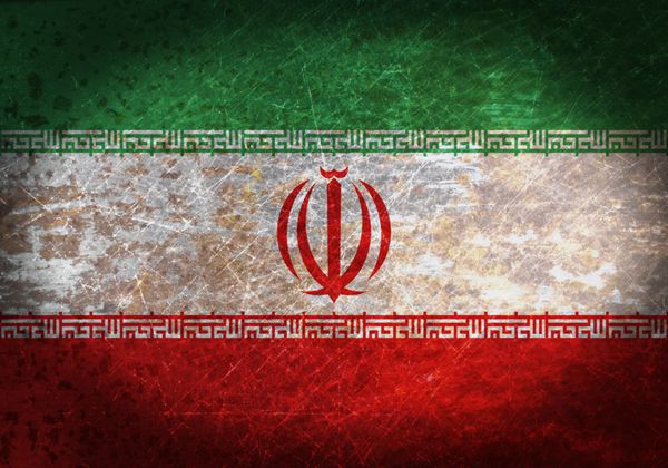 تابلوی فلز زنگ زده قدیمی با پرچم - ایران