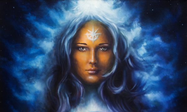 نقاشی روحانی الهه زن با موهای بلند آبی نگه داشتن با ستاره روی پیشانی تصویر رنگ روغن نقاشی پرتره تماس چشم آرایش