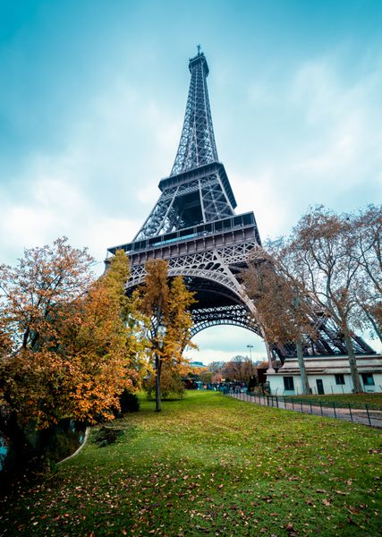 پاریس برج ایفل رنگ های زمستانی