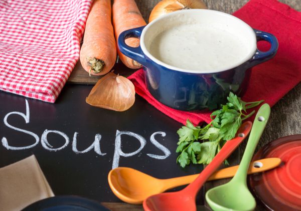 انواع سوپ - سوپ اسفناج سوپ خامه پیاز فرانسوی و سوپ خامه هویج روی میز