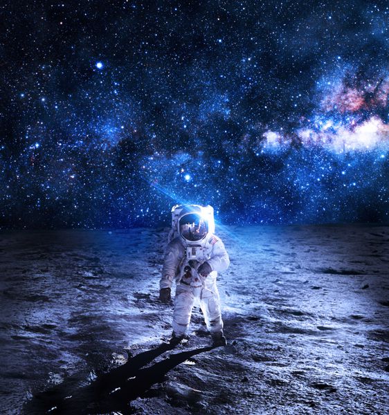 فضانورد در ماه - عناصر این تصویر ارائه شده توسط ناسا