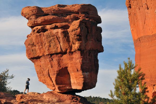 یک پدیده زمین‌شناسی طبیعی که در باغ خدایان چشمه‌های کلرادو کلرادو با عنوان متعادل