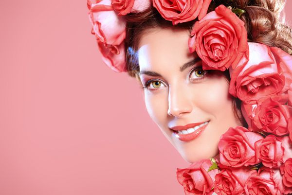 دختر زیبا با مدل موی گلدار گل رز لوازم آرایشی زیبایی مد بهار و تابستان کپی sp