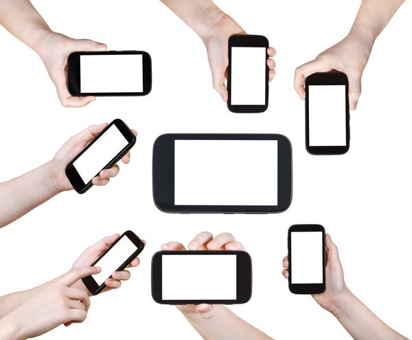 مجموعه ای از دست های کودکان با تلفن های هوشمند با صفحه نمایش برش جدا شده در پس زمینه سفید