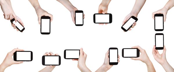 مجموعه ای از دست ها با تلفن های همراه با صفحه نمایش جدا شده در پس زمینه سفید