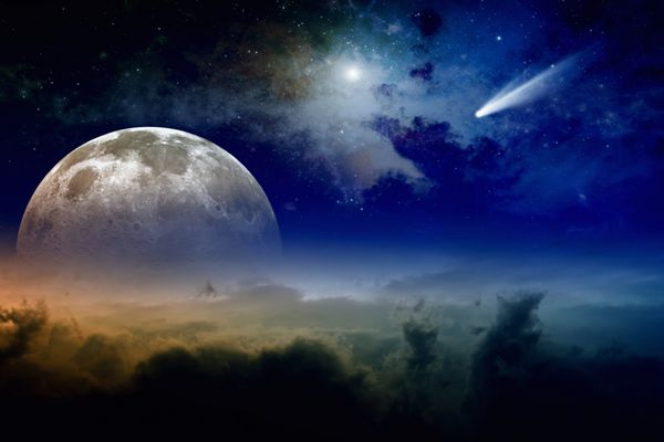 ابرهای درخشان طلوع ماه کامل ستاره ها و دنباله دار در آسمان آبی تیره عناصر این تصویر توسط nasa nasa gov ارائه شده است