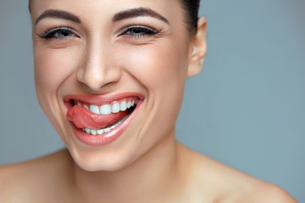 لبخند زن سفید کردن دندان مراقبت از دندان