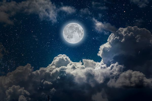 پس زمینه آسمان شب با ستاره ها و ماه و ابرها چوب عناصر این تصویر ارائه شده توسط ناسا