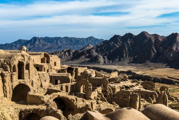 ویرانه های خانه های قدیمی در روستای خرانق در مرکز ایران