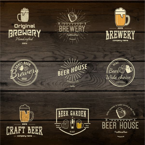 نشان ها و برچسب های آبجو برای هر نوع استفاده الگوهای لوگو و عناصر طراحی برای آبجو بار میخانه شرکت آبجوسازی آبجوسازی میخانه رستوران روی بافت زمینه چوبی