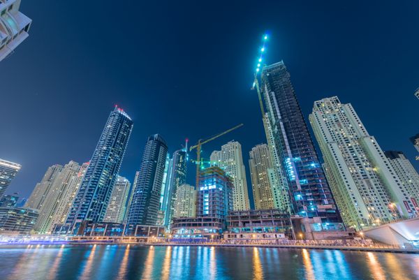 دبی - 9 اوت 2014 منطقه دبی مارینا در 9 اوت در امارات متحده عربی دبی به سرعت در حال توسعه شهرستان در خاورمیانه است