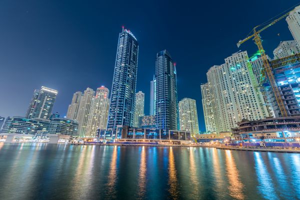 دبی - 9 اوت 2014 منطقه دبی مارینا در 9 اوت در امارات متحده عربی دبی به سرعت در حال توسعه شهرستان در خاورمیانه است