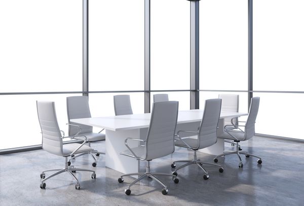 اتاق کنفرانس پانوراما در دفتر مدرن نمای فضا را از پنجره ها کپی کنید صندلی های سفید و یک میز سفید رندر سه بعدی