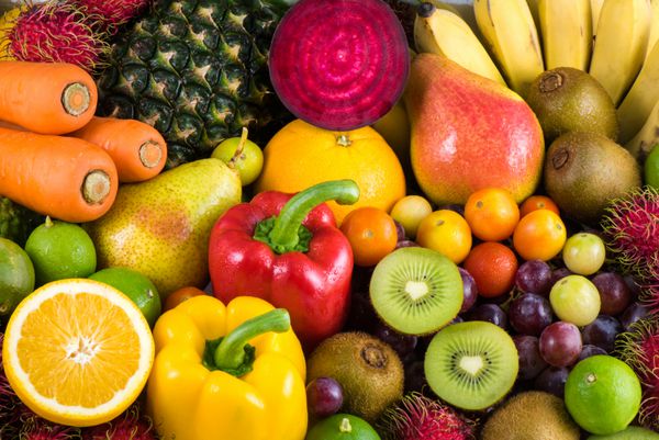 گروهی از میوه ها و سبزیجات تازه ارگانیک برای سلامتی