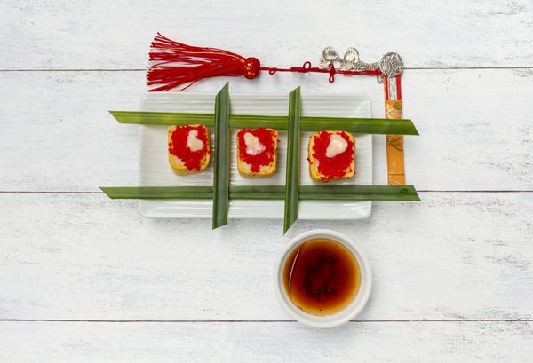 ایده طراحی غذای ژاپنی سوشی و برگ نارگیل