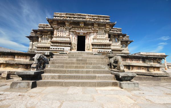 معبد چنناکشاوا که در سال 1117 توسط هویسالاها در بلور کارناتاکا هند ساخته شد