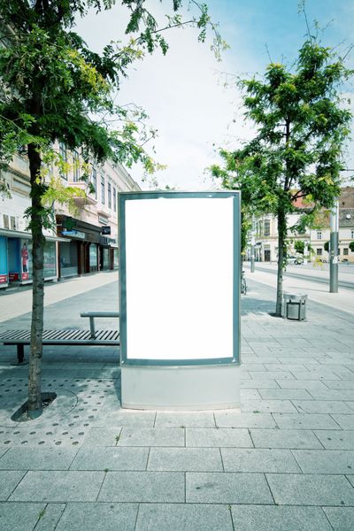 تابلوی تبلیغاتی خالی در شهر