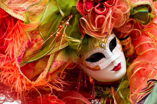 ماسک سنتی کارناوال در جشنواره انسی فرانسه
