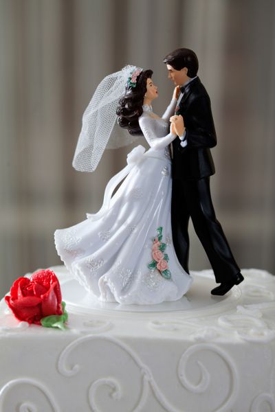 کیک عروسی و تاپر با رقص زن و شوهر