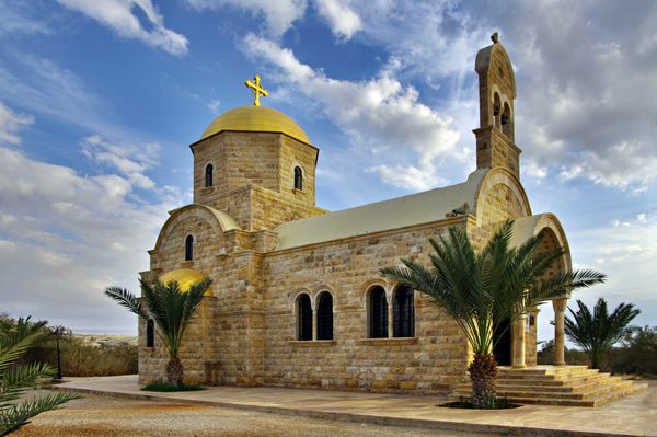 کلیسای ارتدکس سنت جان باپتیست اردن محل تعمید در سمت اردن رودخانه اردن یکی از مهم ترین آثار اخیر در باستان شناسی کتاب مقدس است