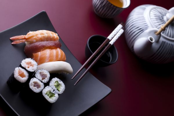 غذاهای سنتی ژاپنی سوشی