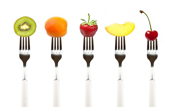میوه ها در مجموعه چنگال رژیم غذایی مفهوم تغذیه سالم