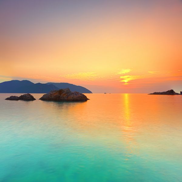 طلوع خورشید بر فراز دریا باطل دائو ویتنام