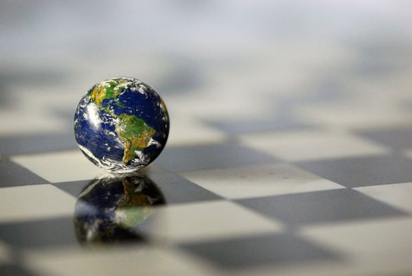 زمین روی صفحه شطرنج