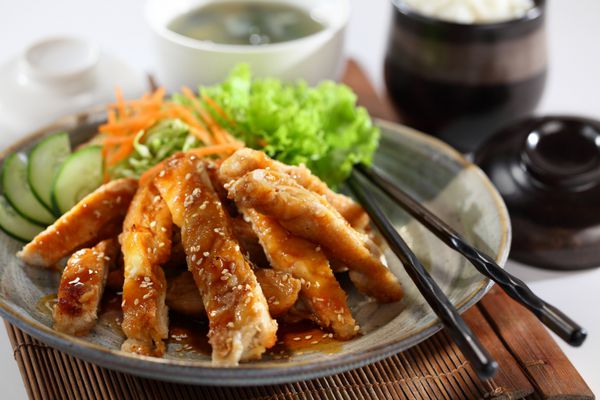 مرغ تریاکی یکی از بهترین غذاهای ژاپنی مرغ