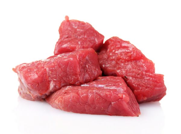 گوشت خام جدا شده روی سفید