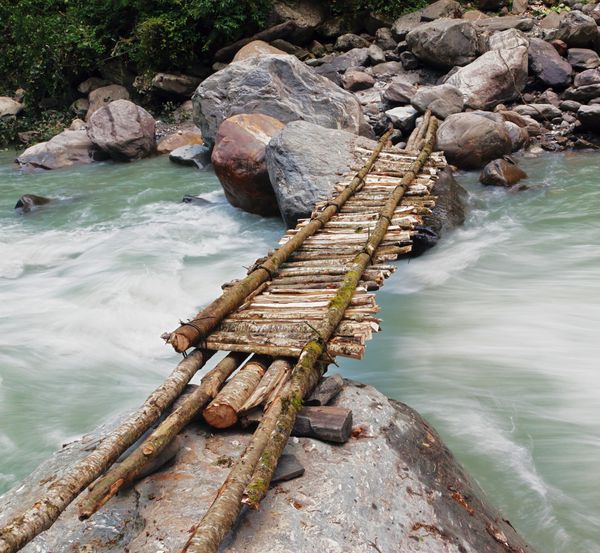 پل جدید روی مادی خولا در مسیر کمپ اصلی آناپورنا - نپال هیمالیا