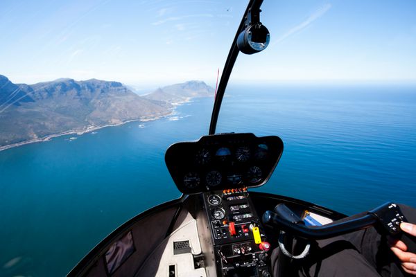 نمای هوایی ساحلی زیبای کیپ تاون از هلیکوپتر