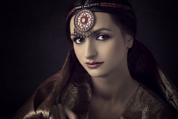 پرتره زن هندی زیبا