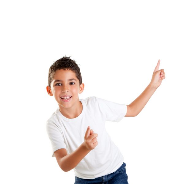 رقص بچه های شاد پسر بچه با انگشتان جدا شده روی سفید