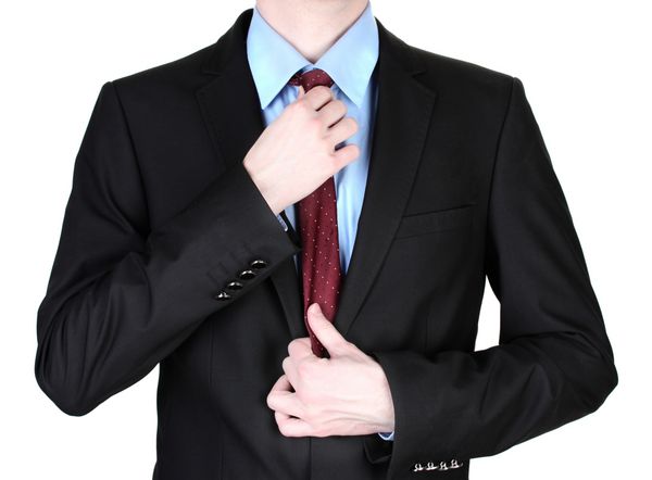 تاجر در حال تصحیح کراوات از نزدیک