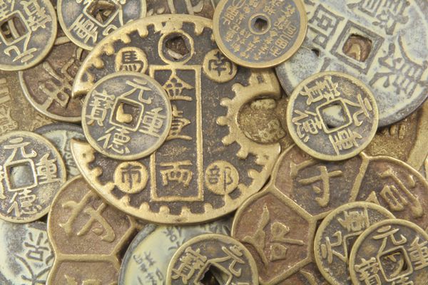 سکه های چینی باستان انواع مختلف پس زمینه کامل