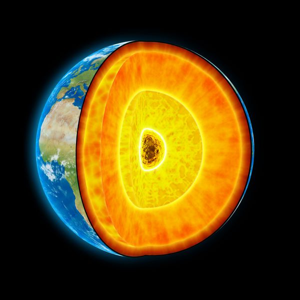 زمین بریده شده با هسته آهنی قابل مشاهده و تمام لایه های زمین شناسی در مقیاس