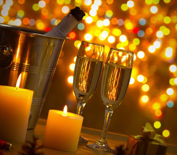 شامپاین و چراغ های کریسمس