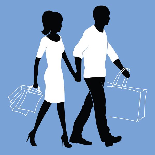 زن و مرد با کیسه های خرید راه می روند