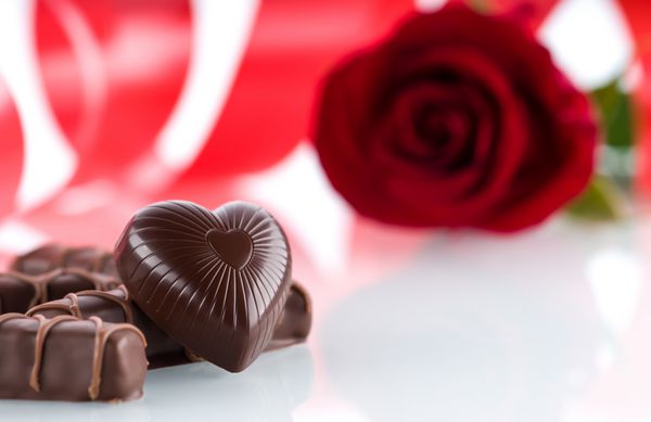 قلب شکلات و گل