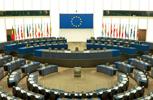 استراسبورگ فرانسه - 20 مارس 2013 اتاق عمومی پارلمان اروپا در استراسبورگ فرانسه در 20 مارس 2013 همه آرای پارلمان اروپا باید در استراسبورگ فرانسه رای دهند