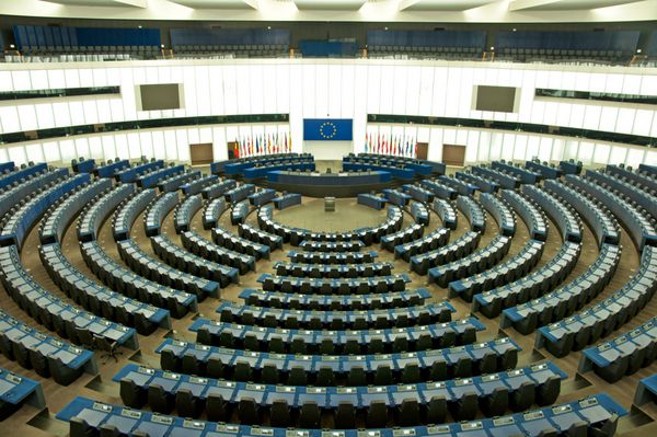 استراسبورگ فرانسه - 20 مارس 2013 اتاق عمومی پارلمان اروپا در استراسبورگ فرانسه در 20 مارس 2013 همه آرای پارلمان اروپا باید در استراسبورگ فرانسه رای دهند