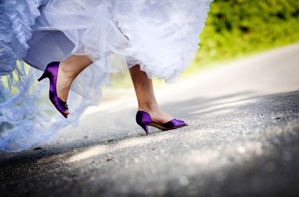 پوگراف یک کفش عروسی زیبا برای عروس